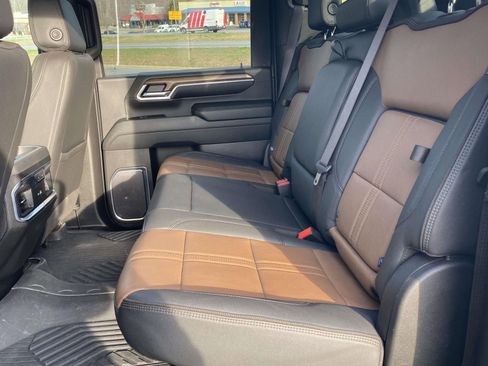 Used 2024 Chevrolet Silverado 2500 High Country image 12