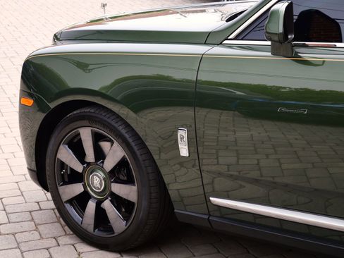 Used 2023 Rolls-Royce Cullinan w/ Cullinan Package image 25