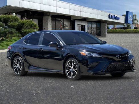 Used 2020 Toyota Camry SE w/ Carpet Mat Package FWD image 10
