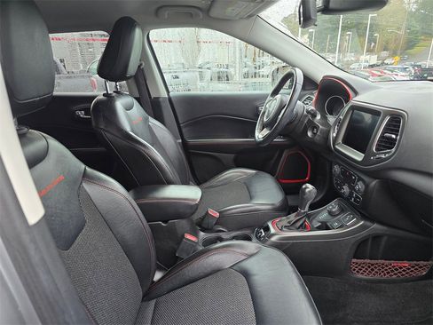Used 2018 Jeep Compass Trailhawk image 11