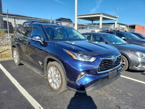 Used 2022 Toyota Highlander Limited AWD/4WD image 1