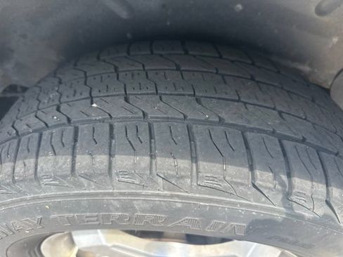 Used 2005 Mercury Mountaineer AWD V8 image 3