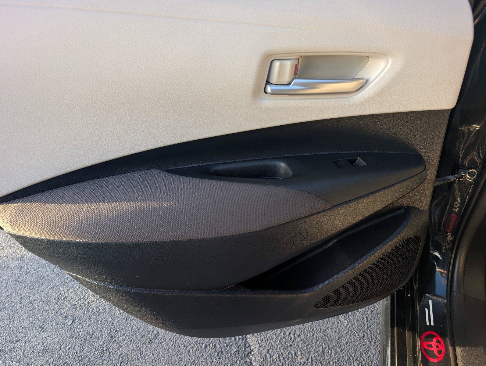 Used 2020 Toyota Corolla LE FWD image 34
