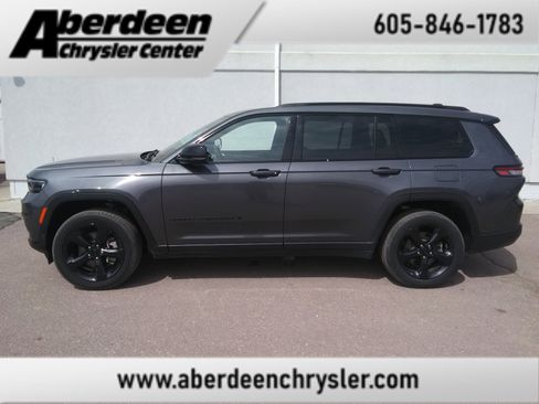 Used 2023 Jeep Grand Cherokee L Laredo image 1