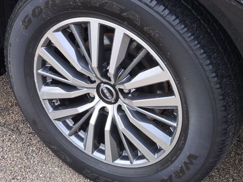 Used 2021 Nissan Armada SV w/ SV Appearance Package image 16