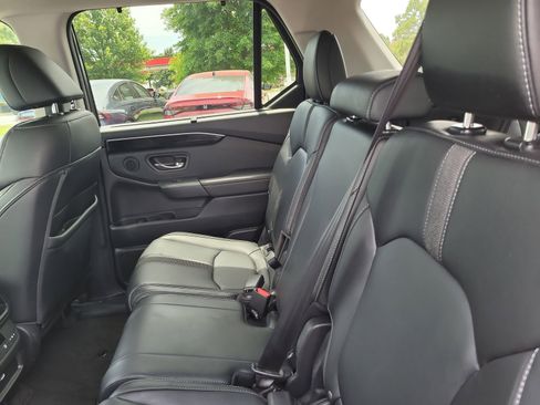 Certified 2023 Honda Pilot Touring image 24