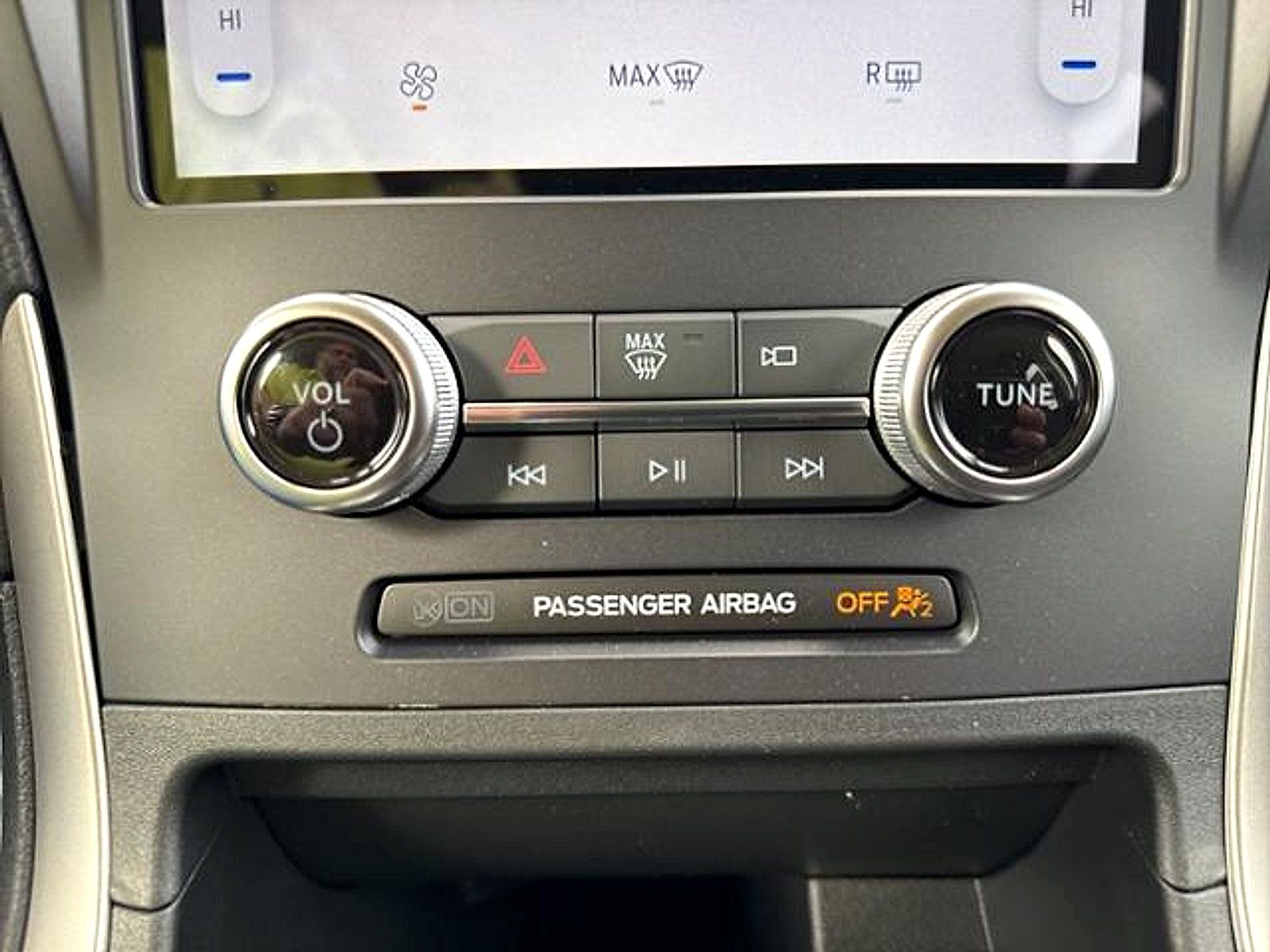 Used 2024 Ford Edge SE AWD/4WD image 17