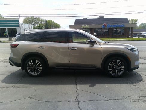 Used 2023 INFINITI QX60 Luxe w/ Performance Audio Package AWD/4WD image 6