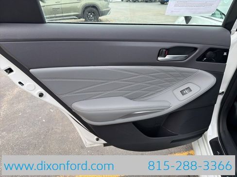 Used 2021 Toyota Avalon Limited image 25