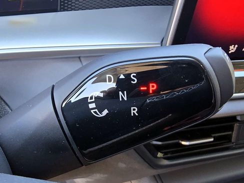 New 2025 Volkswagen Tiguan SE image 13