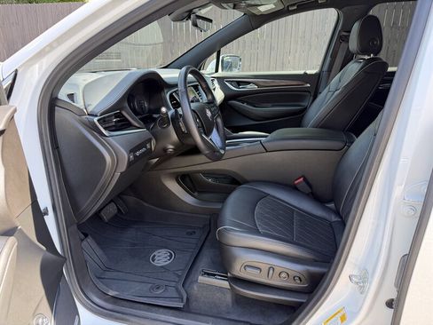 Used 2022 Buick Enclave Avenir w/ Avenir Technology Package AWD/4WD image 19