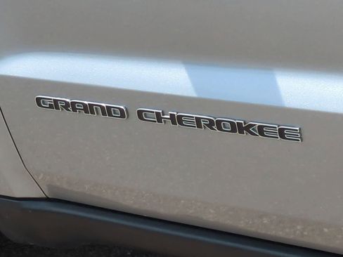 Used 2021 Jeep Grand Cherokee Limited AWD/4WD image 13