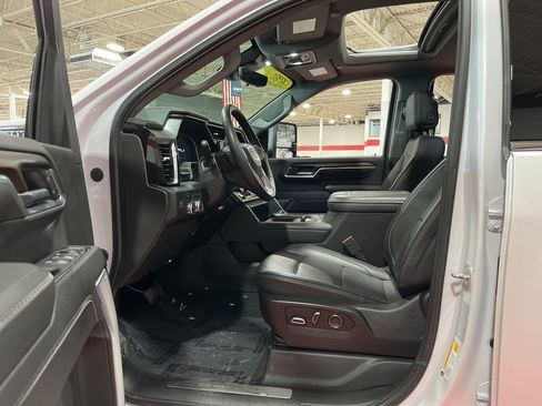 Used 2024 GMC Sierra 3500 Denali w/ Denali Reserve Package image 10