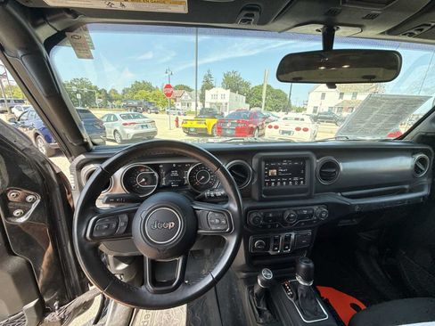 Used 2022 Jeep Wrangler Sport AWD/4WD image 21
