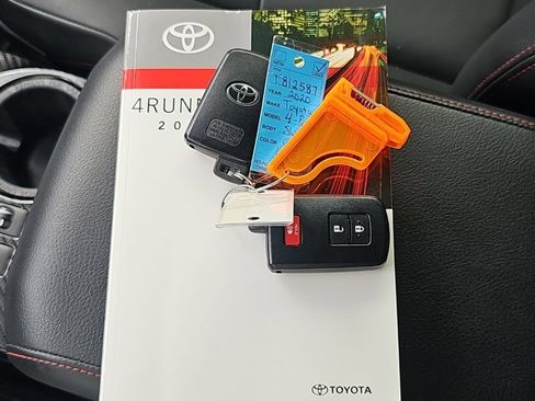 Used 2020 Toyota 4Runner TRD Off-Road Premium w/ Moonroof Package AWD/4WD image 5
