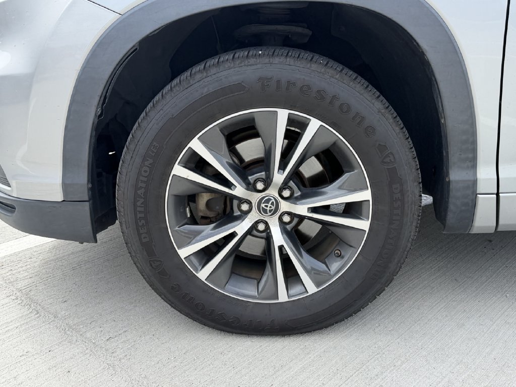 Used 2016 Toyota Highlander XLE FWD image 9