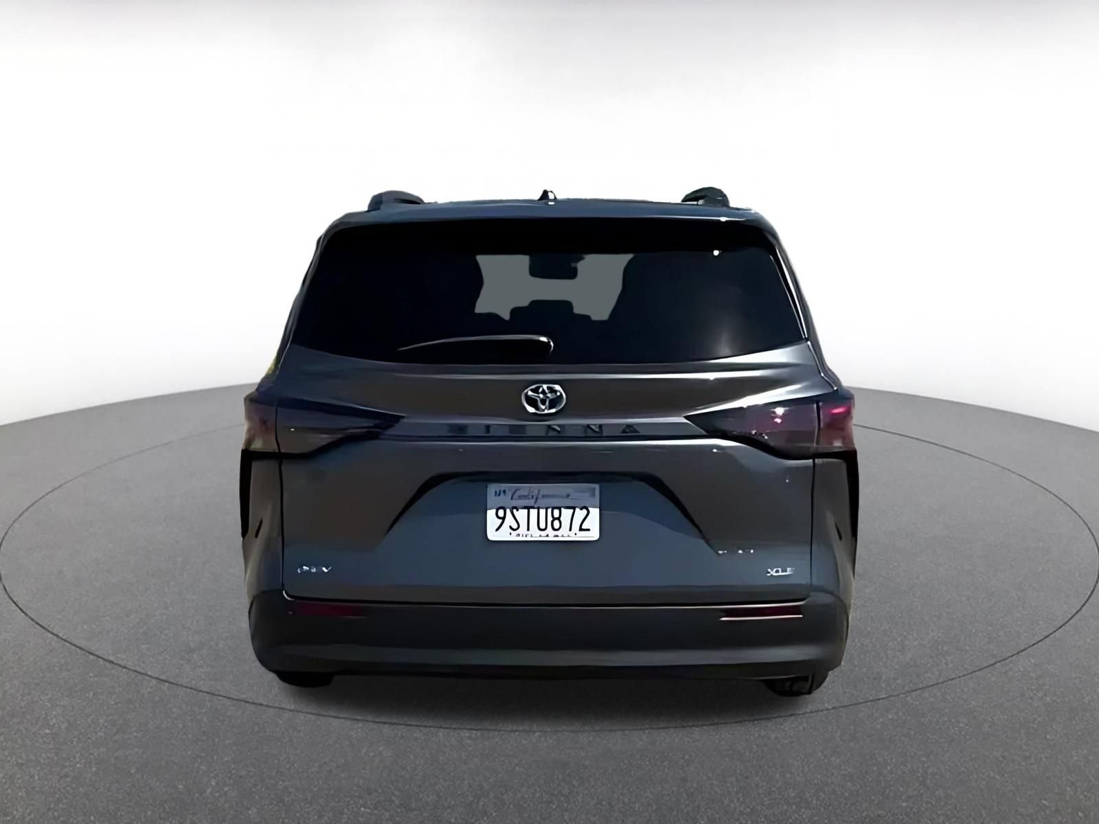 Used 2025 Toyota Sienna XLE FWD image 10