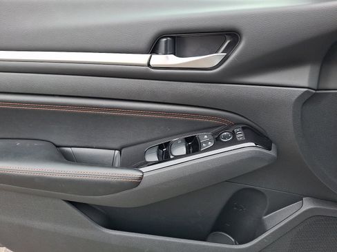 Used 2023 Nissan Altima 2.5 SR image 12