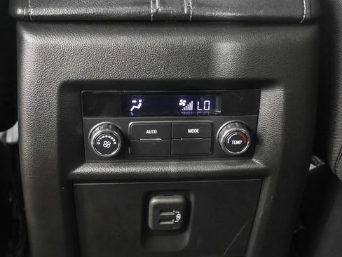 Used 2023 Chevrolet Traverse LT FWD image 39
