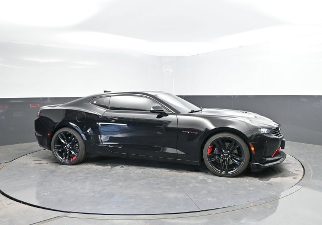 Used 2022 Chevrolet Camaro LT w/ Redline Edition RWD image 3