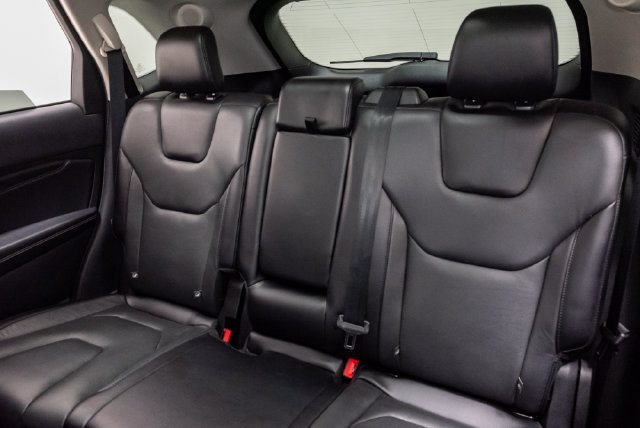 Used 2019 Ford Edge Titanium w/ Equipment Group 301A AWD/4WD image 29