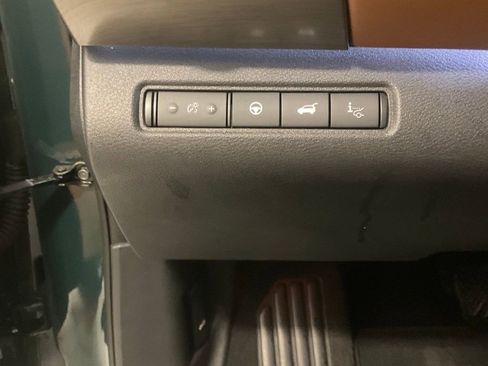 Used 2023 Nissan Pathfinder Platinum image 24