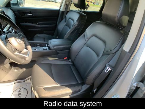 Used 2025 Nissan Pathfinder SL AWD/4WD image 14