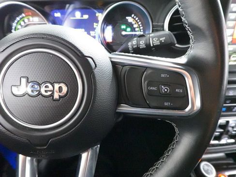 Used 2022 Jeep Wrangler Unlimited Sahara AWD/4WD image 11