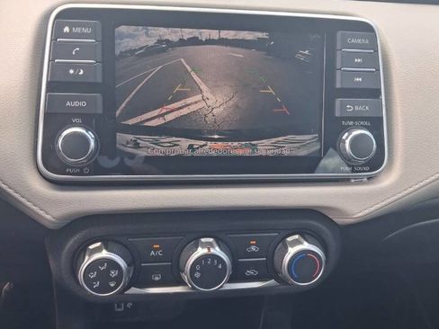 Used 2021 Nissan Versa SV FWD image 6