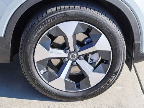 Used 2025 Volvo XC40 B5 Core w/ Protection Package Premier image 12