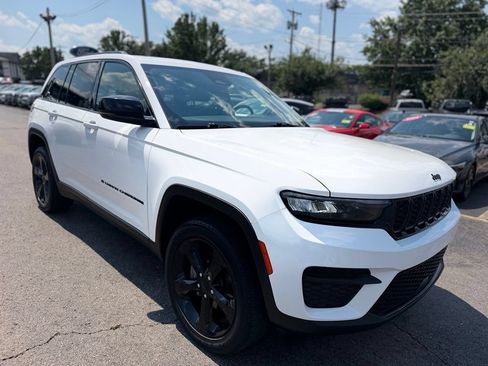 Used 2023 Jeep Grand Cherokee Altitude AWD/4WD image 9