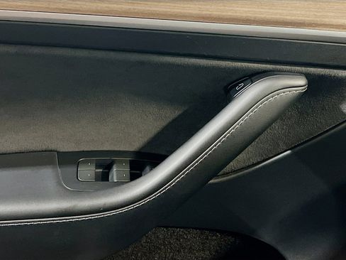 Used 2024 Tesla Model Y Long Range RWD image 14