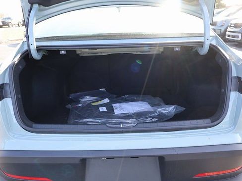 New 2025 Kia K4 LXS image 17