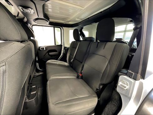 Used 2023 Jeep Wrangler Unlimited w/ Cold Weather Group image 15