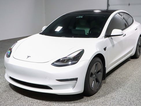 Used 2022 Tesla Model 3 Long Range AWD/4WD image 26