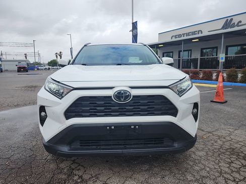 Used 2020 Toyota RAV4 XLE Premium image 8