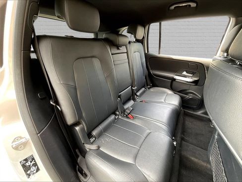 Used 2022 Mercedes-Benz EQB 300 4MATIC w/ Exclusive Package image 20