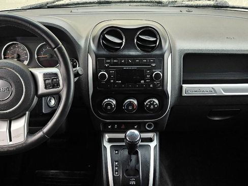 Used 2017 Jeep Compass Latitude image 6