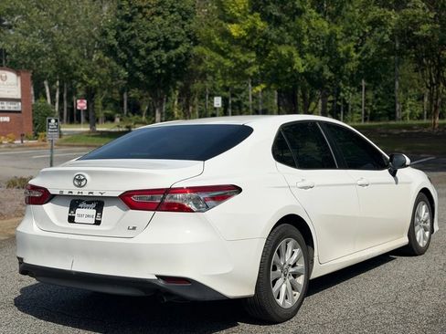 Used 2018 Toyota Camry LE FWD image 5