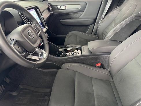 Certified 2025 Volvo XC40 B5 Plus AWD/4WD image 18