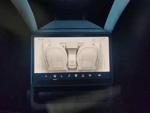 Used 2026 Tesla Model Y AWD image 37