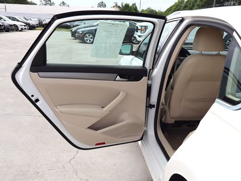 Used 2014 Volkswagen Passat TDI SE FWD image 32