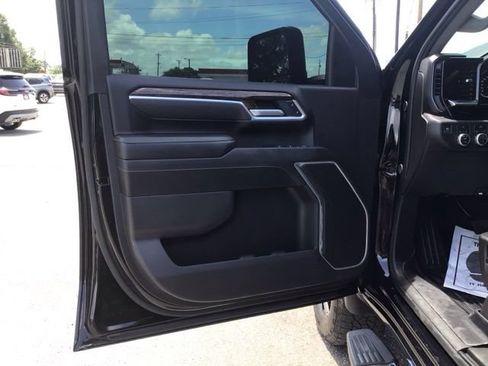 Used 2025 GMC Sierra 2500 SLE w/ Preferred Package AWD/4WD image 7