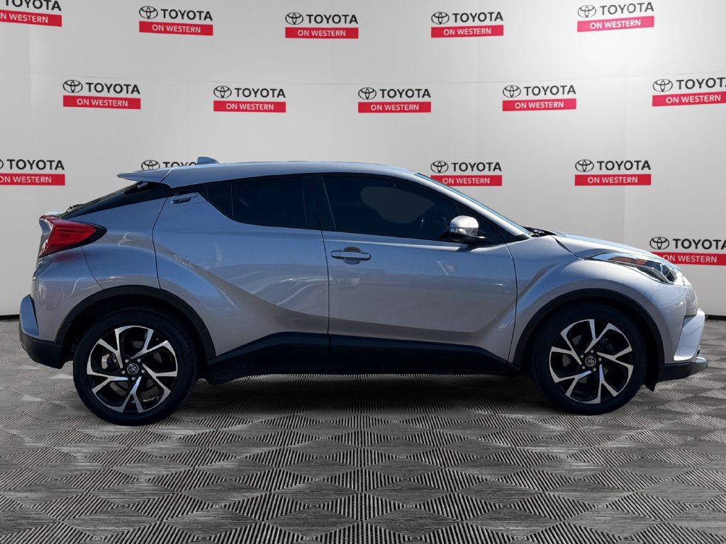 Used 2019 Toyota C-HR XLE FWD image 4
