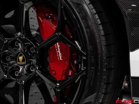 Used 2024 Lamborghini Urus Performante AWD/4WD image 28