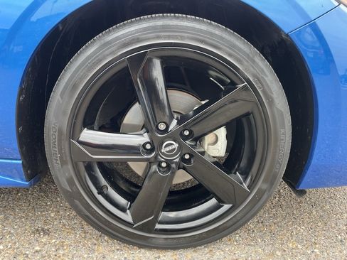 Used 2024 Nissan Sentra SR w/ SR Premium Package image 18