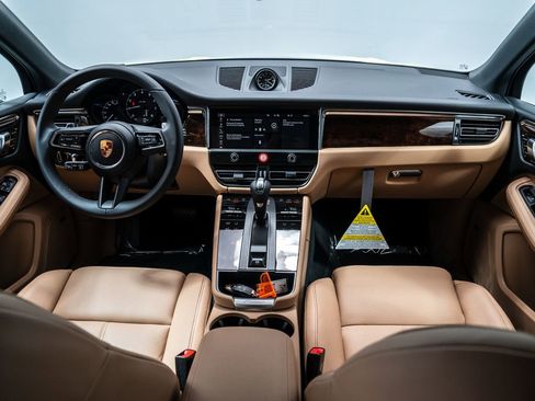 Certified 2026 Porsche Macan AWD/4WD image 20