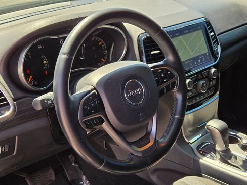 Used 2019 Jeep Grand Cherokee Laredo w/ 18" Wheel & 8.4" Radio Group RWD image 23