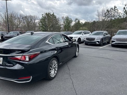 Used 2021 Lexus ES 300h Ultra Luxury w/ Accessory Package 2 image 5