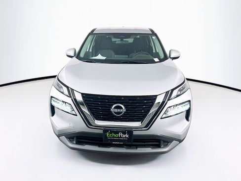 Used 2023 Nissan Rogue SV image 2